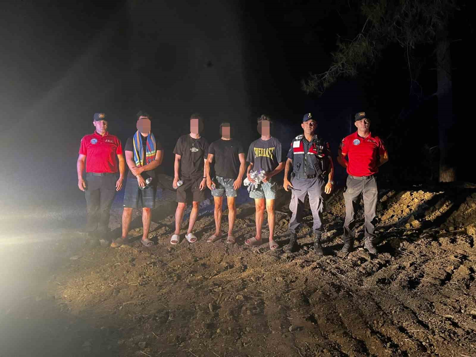 ormanlik-alanda-kaybolan-4-arkadas-jak-timi-tarafindan-bulundu