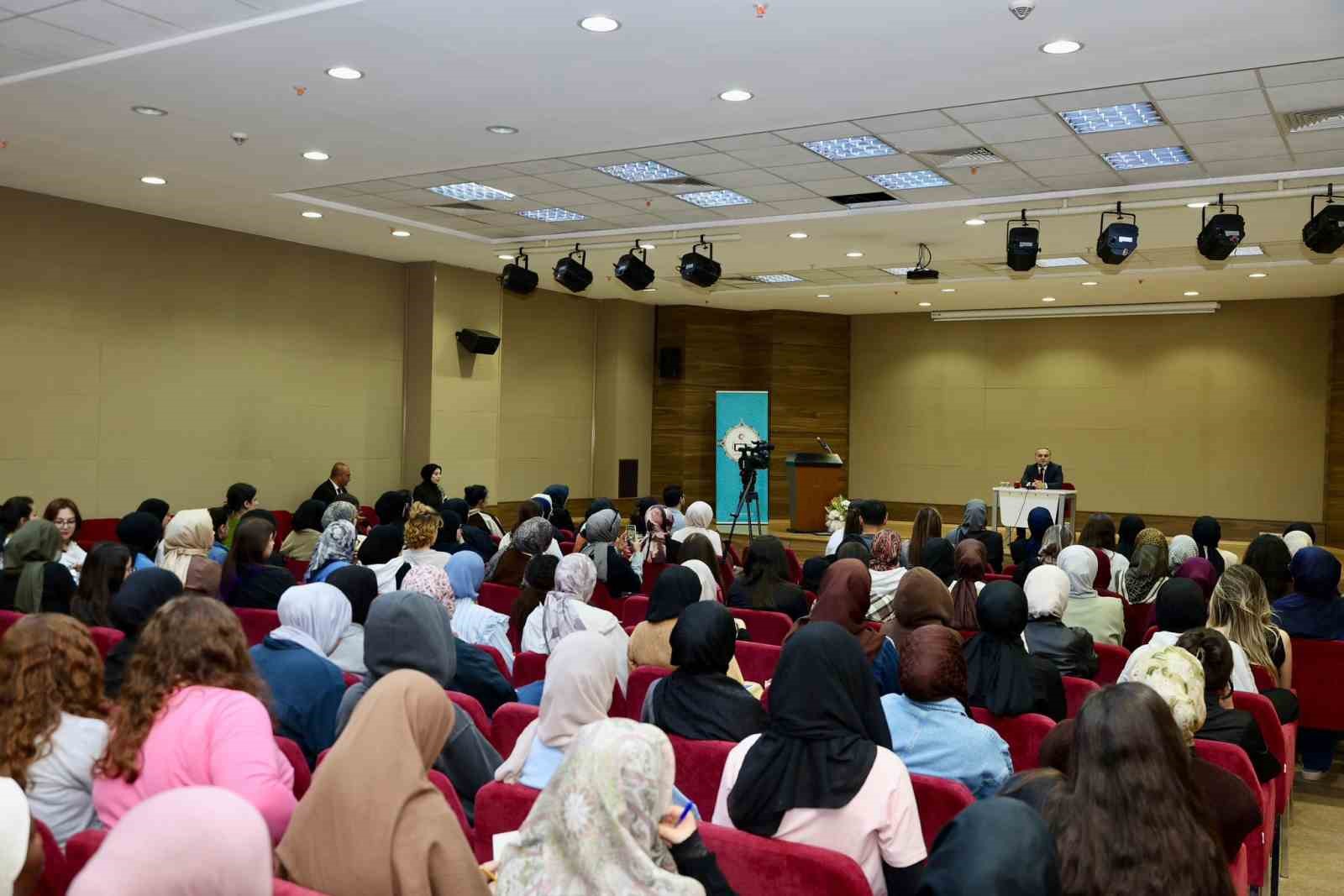 rektor-prof-dr-altun-ogrencilerle-bir-araya-geldi