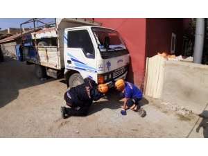 Kamyonet İle Duvar Arasında Sıkışan Sütçü Öldü