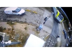 Tren Kazası Güvenlik Kamerasında