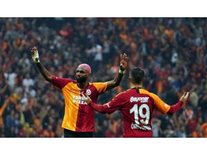 Ryan Babel 3. Golünü Kaydetti