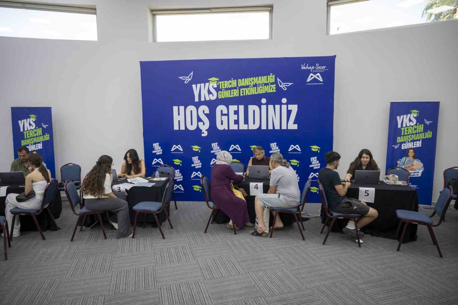 mersin-buyuksehir-belediyesinden-universite-adaylarina-ucretsiz-tercih-danismanligi