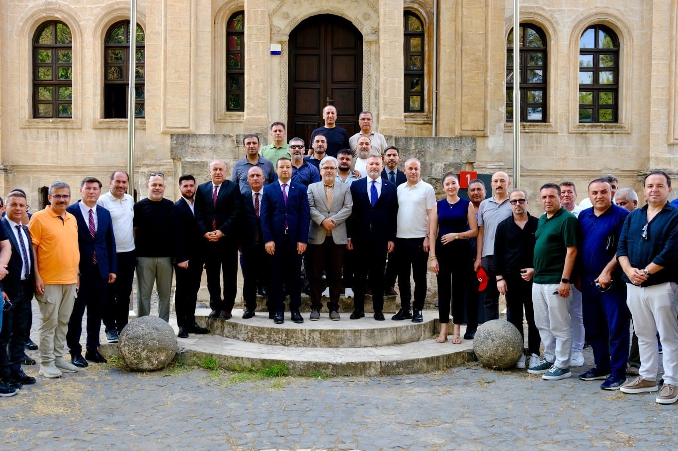 meb-ust-yonetimi-ve-81-il-muduru-cizre-nin-tarihi-mirasini-yerinde-inceledi
