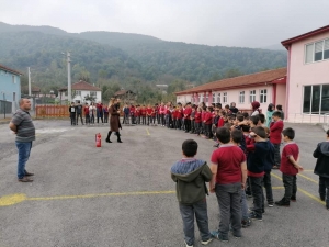 Öğrencilere Yangın Ve Deprem Tatbikatı