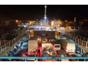 Arabalı Gemi Balıklı İskelesi’ne Çarptı