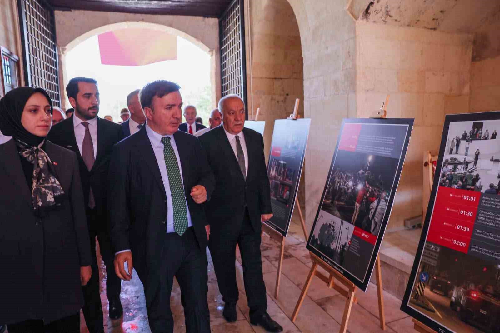 tercan-da-15-temmuz-fotograf-sergisi-acildi
