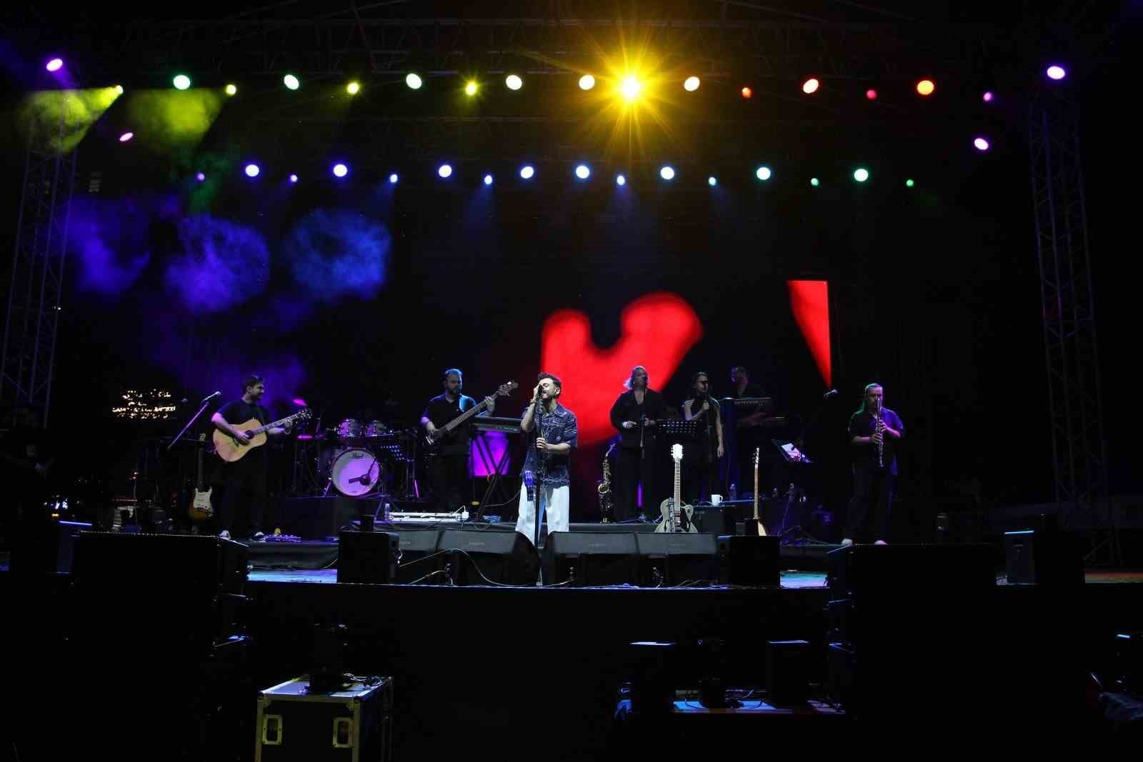 baskan-asgin-10-binlerce-vatandasimiz-festival-coskusunu-yasadi