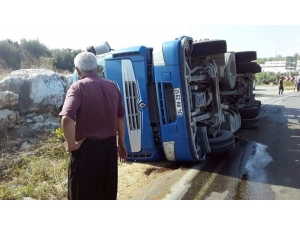 Erdemli’de Aynı Virajda 2 Tır Kazası: 1 Yaralı