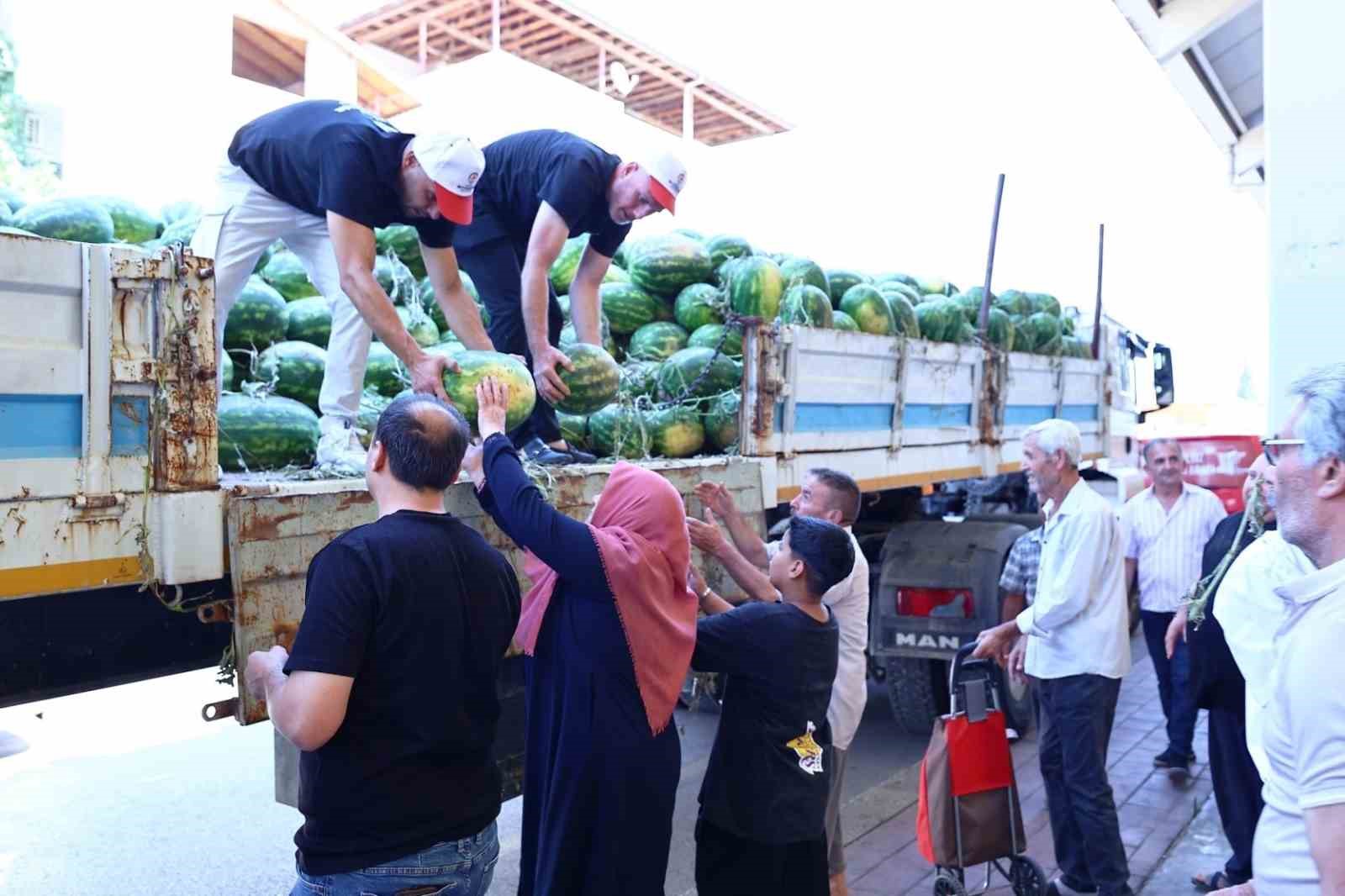 ureticinin-karpuzu-buyuksehir-eliyle-ihtiyac-sahibine-ulastiriliyor
