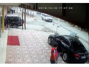 Köpeğe Çarpıp Kaçtı