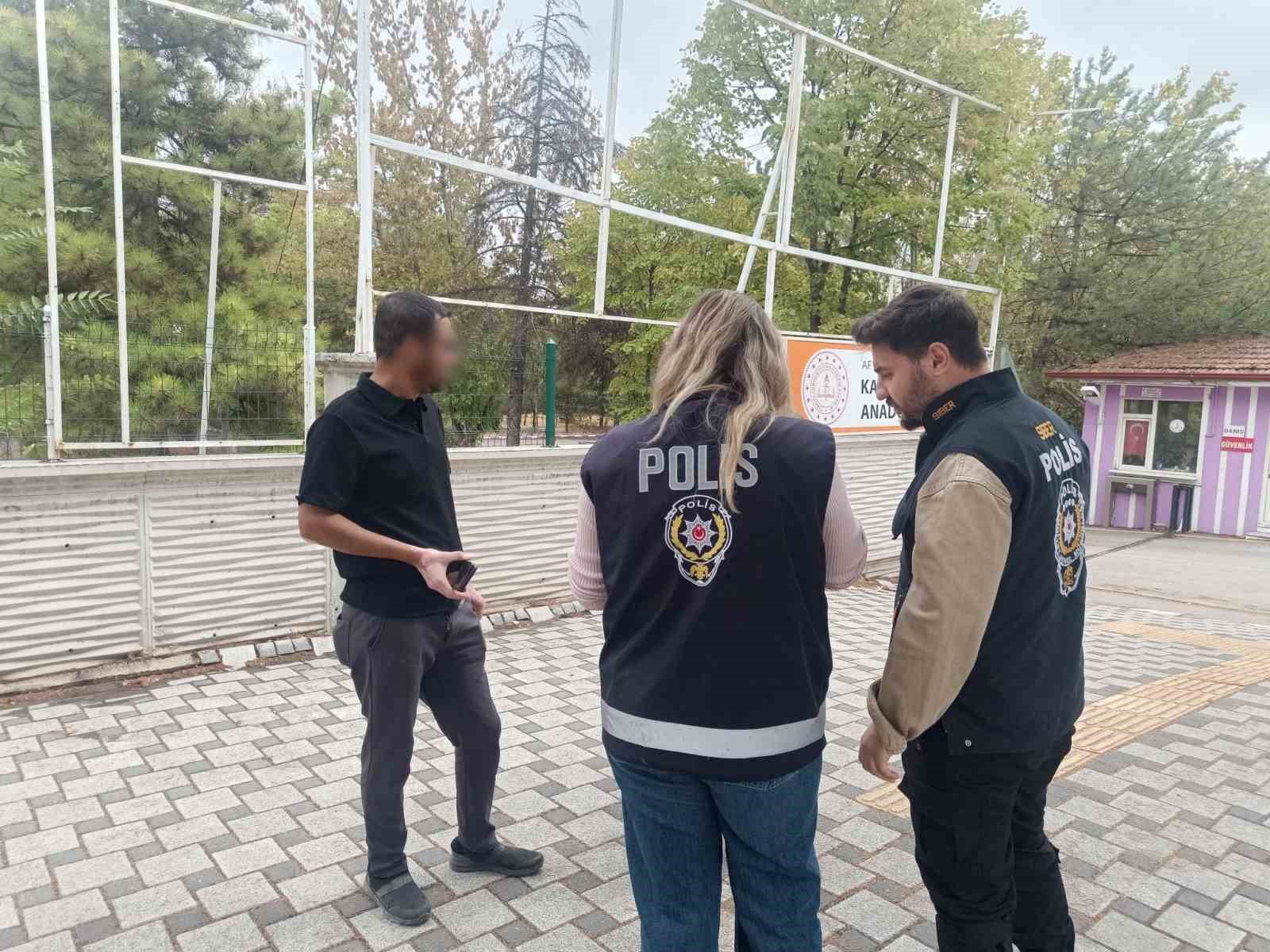 polisten-okul-cevrelerinde-huzur-ve-asayis-denetimi