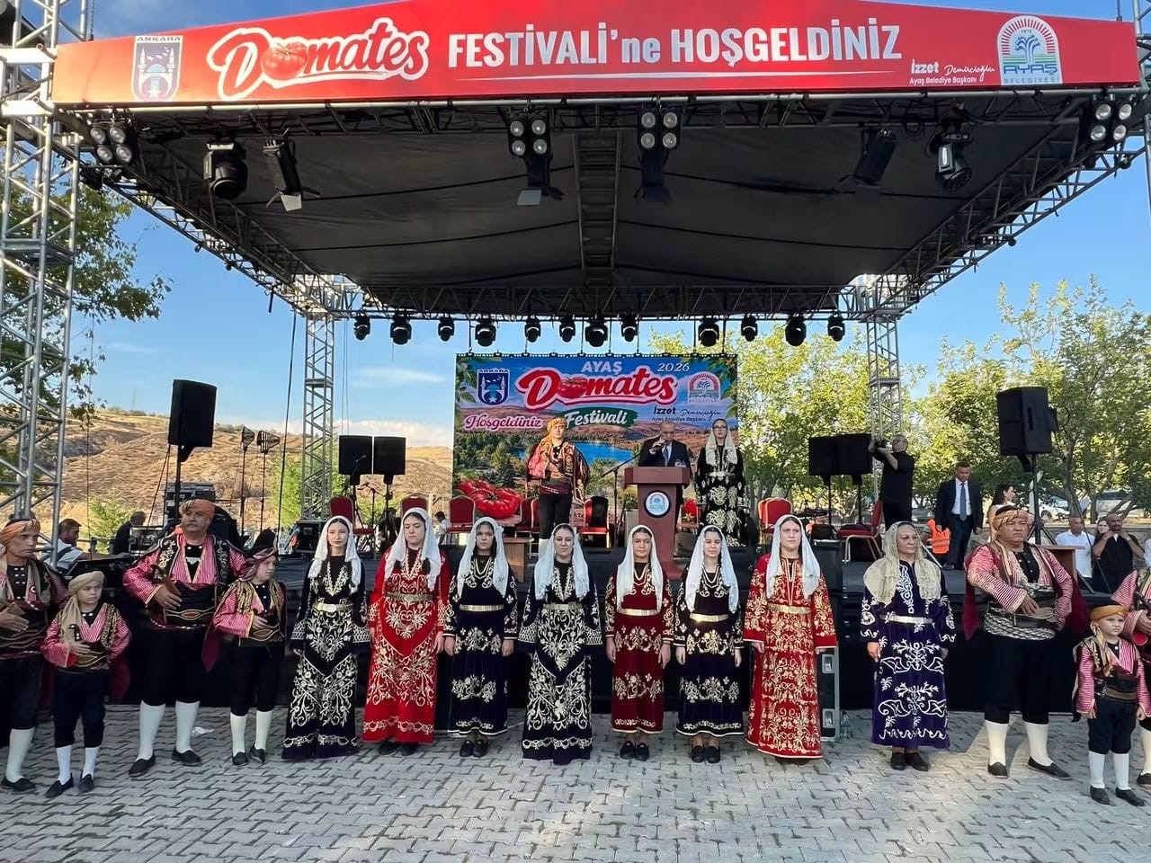 ayas-domates-festivali-renkli-goruntulerle-basladi