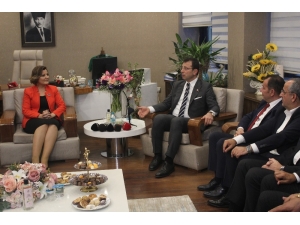 İmamoğlu’ndan İzmit Belediye Başkanı Fatma Kaplan Hürriyet’e Ziyaret