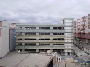 Gebze’deki 7 Katlı Otoparkın Dış Cephesi Boyanıyor