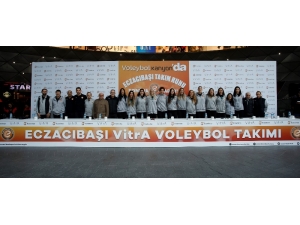 Eczacıbaşı Vitra, Kanyon’da Voleybolseverlerle Buluştu