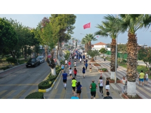 Runaydın Kuşadası Muhteşem Manzara Eşliğinde Koşuldu