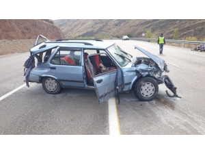 Malatya’da Otomobil Bariyerlere Çarptı: 6 Yaralı