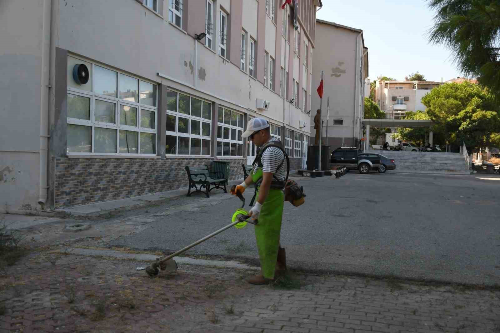 kusadasi-belediyesi-okullari-yeni-egitim-yilina-hazirliyor