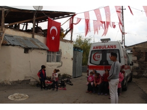 Erzurumlu Şehidin Baba Evine Türk Bayrağı Asıldı