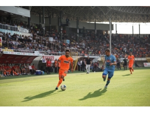 Süper Lig: Alanyaspor: 2 - Çaykur Rizespor: 0 (İlk Yarı)