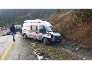 Tosya’da Ambulans Otomobil İle Çarpıştı, 1 Yaralı