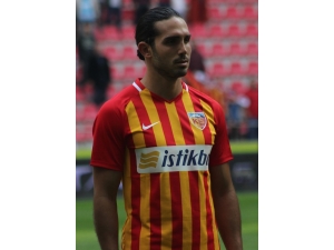 Levent Gülen İlk Kez Forma Giydi