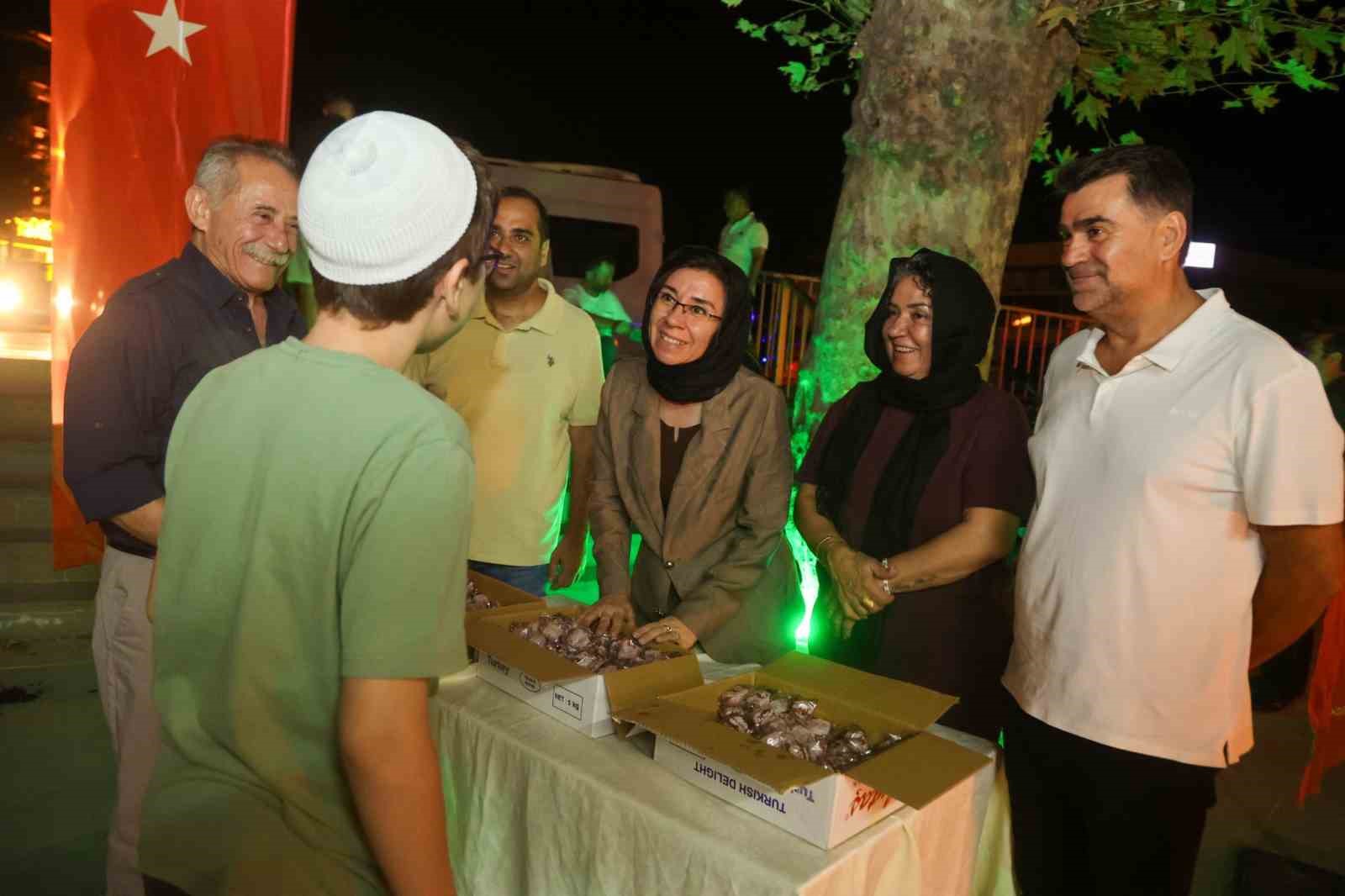 usak-ta-mevlid-kandili-nde-camilerde-lokum-ikrami
