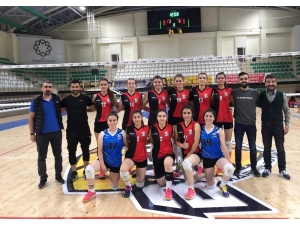 Büyükşehir Kadın Voleybol Takımı Lige Hızlı Başladı