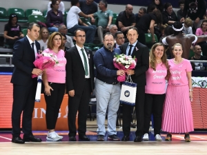 Meme Kanserine Basketle Dikkat Çektiler