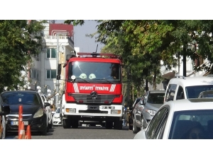 Hatalı Park İtfaiye Aracının Geçişini Engelledi, Yangını Vatandaşlar Söndürdü