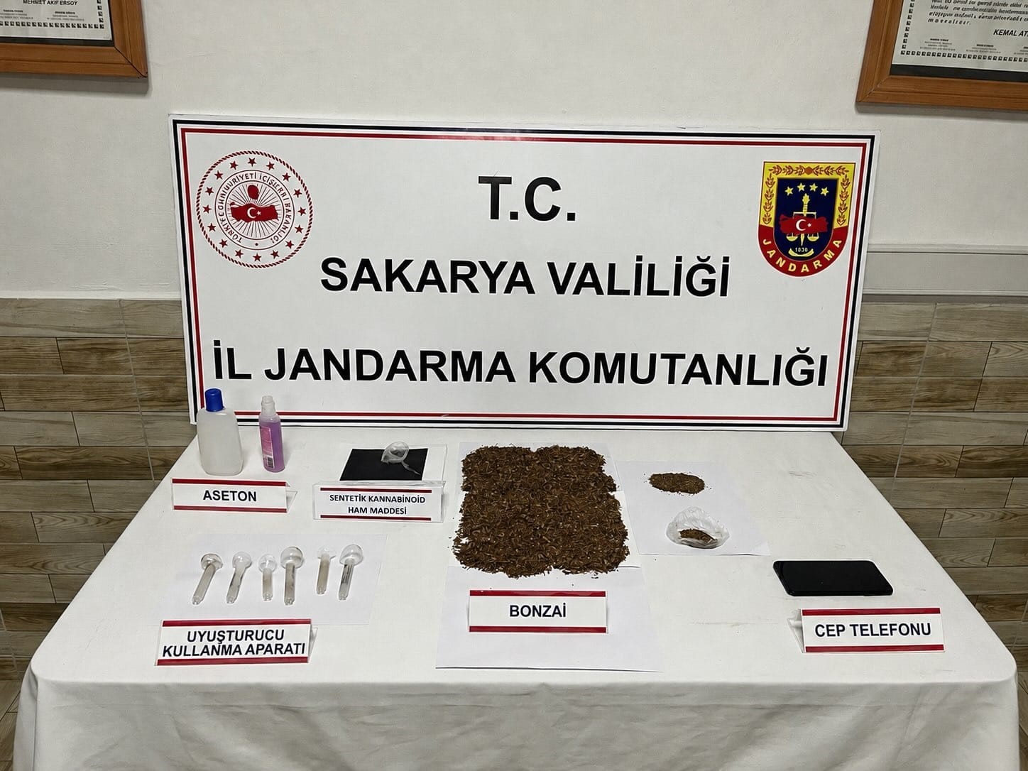 uyusturucu-operasyonunda-212-kok-kenevir-ele-gecirildi-3-supheli-tutuklandi