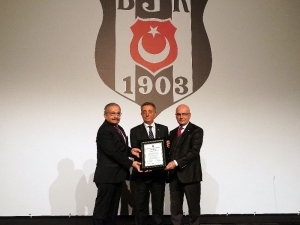 Ahmet Nur Çebi Mazbatasını Aldı