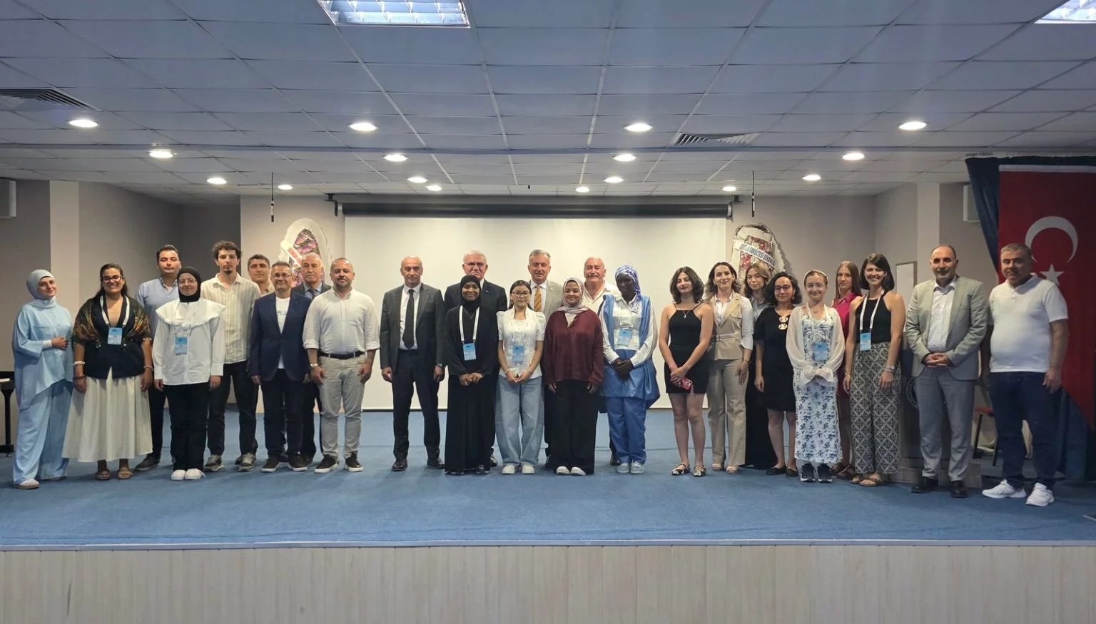 ebyu-de-turkce-yaz-okulu-ogrencilerine-sertifikalari-verildi