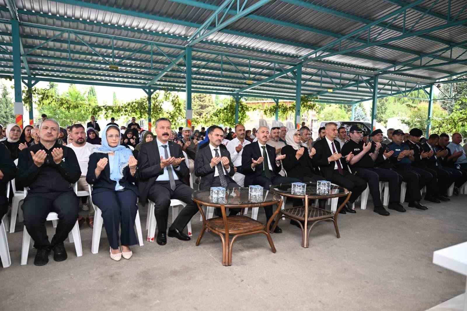 17-agustos-depreminde-hayatini-kaybedenler-dualarla-anildi