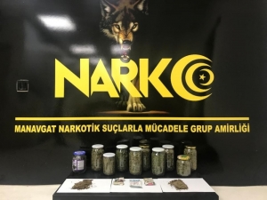 Evinden Kavanoz Dolusu Uyuşturucu Çıktı