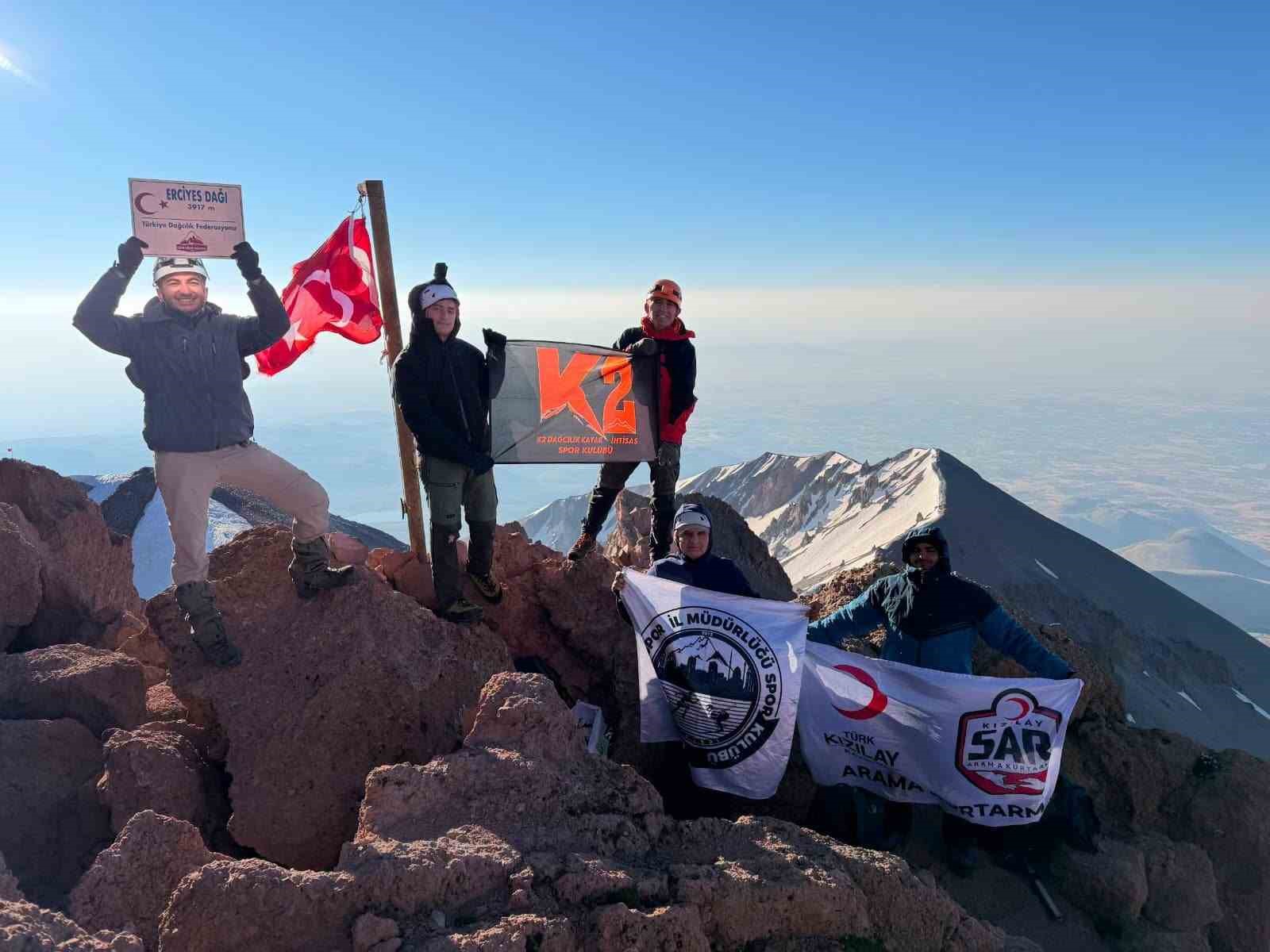 asik-seyrani-icin-erciyes-in-zirvesine-anlamli-tirmanis