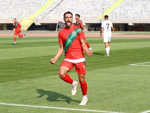 Karşıyakalı Futbolcu Hakan Kuş: "Gol Atma Potansiyeline Sahip Bir Takımız, Teslim Olmuyoruz"