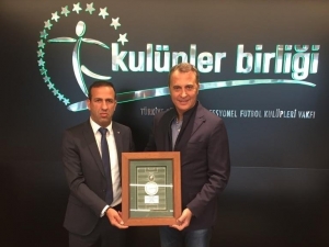 Kulüpler Birliği’nden Fikret Orman’a Plaket