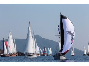 Dev Yelkenli Teknelerin Yarışı Başladı