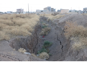 Smo Askerleri Pkk/ypg’ye Ait Tünelleri İmha Ediyor