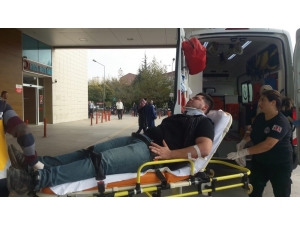 Otomobil Elektrik Direğine Çarptı: 1 Yaralı