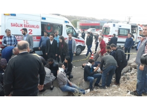 Kayseri’de İşçi Servisi Takla Attı, Çok Sayıda Yaralı Var