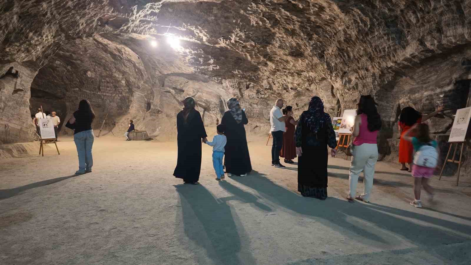 denizde-degil-yerin-150-metre-altinda-serinliyorlar
