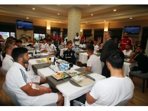 Ahmet Nur Çebi’den Beşiktaş Futbol Takımı’na: “Size Yalan Söylemeyeceğim”