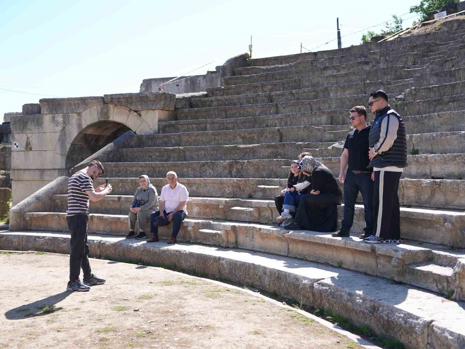konuralp-antik-tiyatro-14-bin-ziyaretci-agirladi