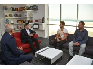 Dünya Şampiyonundan Başkan Acar’a Ziyaret