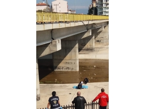 Köprüden Atlayan Yaşlı Adam Olay Yerinde Can Verdi