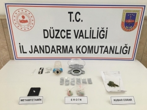 Düzce’de İnsan Kaçakçılığı Ve Uyuşturucu Şüphelilerine Operasyon: 3 Gözaltı