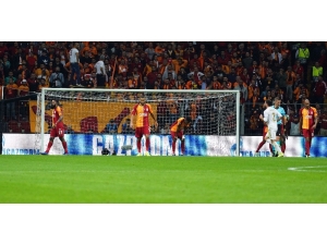 Uefa Şampiyonlar Ligi: Galatasaray: 0 - Real Madrid: 1 (İlk Yarı)