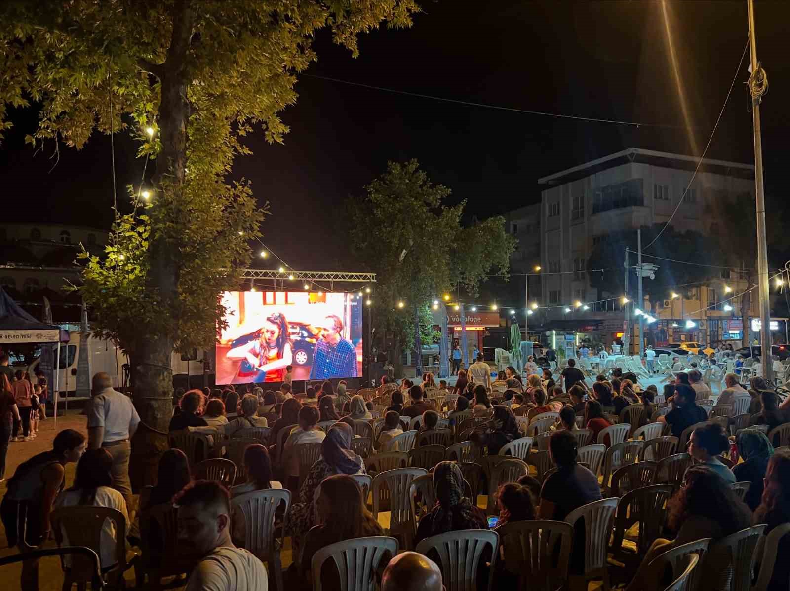 buharkentliler-acik-hava-sinemasinda-bulustu